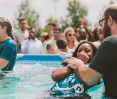 Como é Feito o Batismo nas Águas Evangélico | Estudo Bíblico