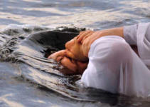 Batismo nas águas versículo em Mateus, Marcos, Lucas, Atos, Coríntios